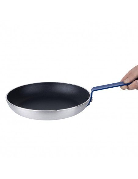 Poêle en aluminium antiadhésive Hygiplas Teflon Platinum Plus avec poignée bleue 28cm
