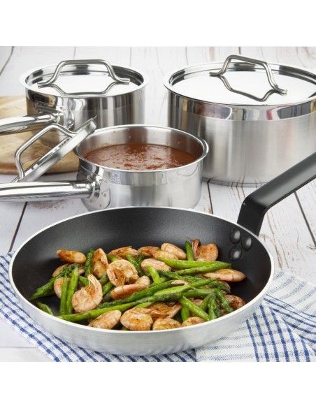 Ensemble 4 pièces casseroles avec couvercles et poêle Nisbets Essentials Cook Like A Pro